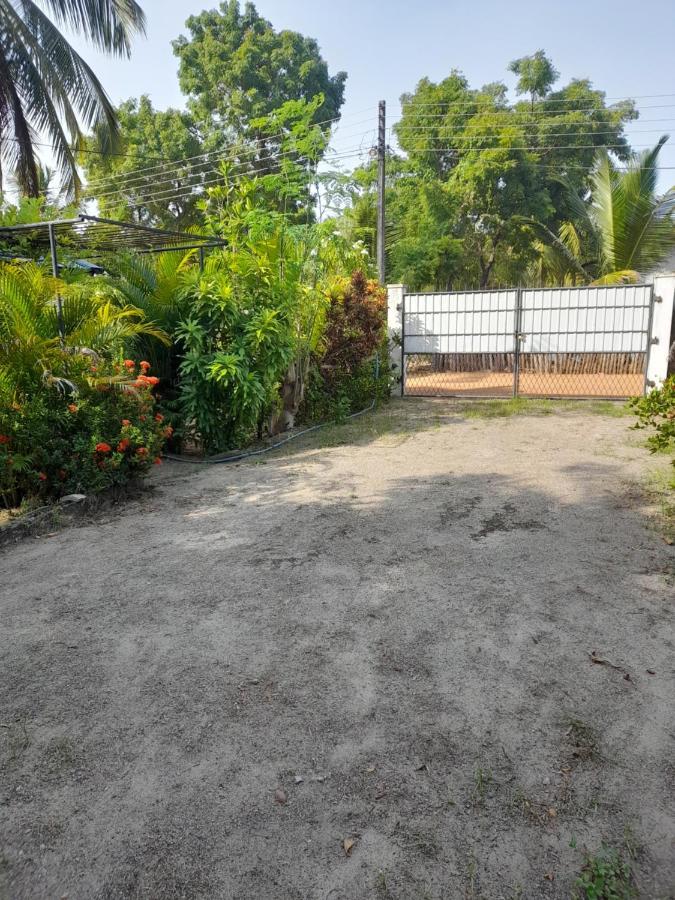 Hotel Batti Relax Point Batticaloa Esterno foto